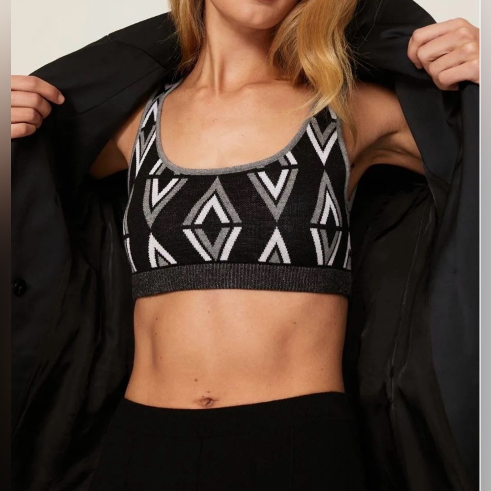 Autumn Adeigbo Anabella Geo Bralette
Crop Top - Picture 1 of 8
